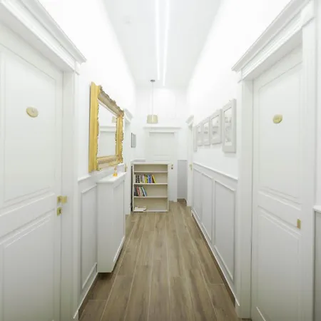 Vomero House 4*