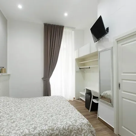 Konukevi Vomero House 4*