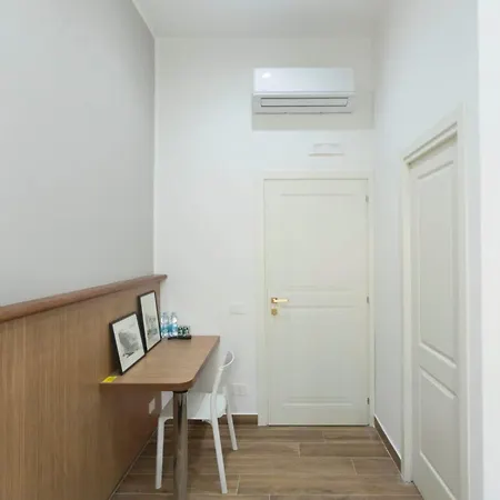 Guest house Vomero House 2*